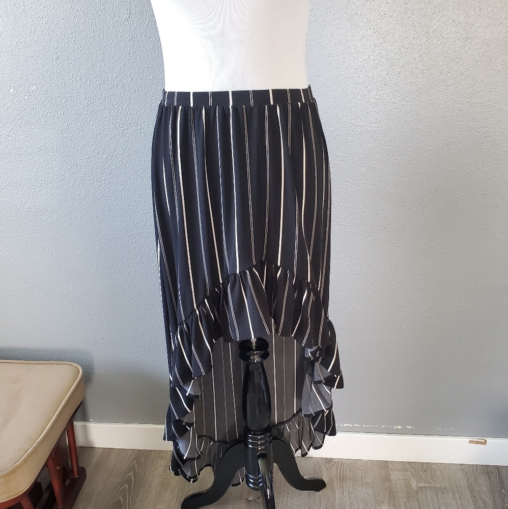 Express black and white high-low skirt (NWT)